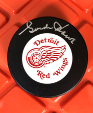 GORDIE HOWE Autographed Signed PSA Authentication Detroit Red Wings Game Puck