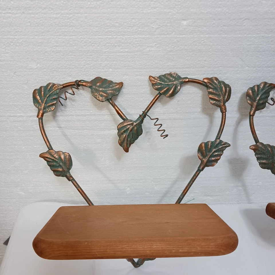 Estantes de madera de metal en forma de corazón hojas de vid color cobre verde hoja Foto 2 de 4