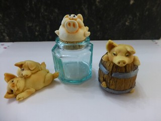 TWO Artefice Ottanta pig ornament ONE Pig stopper and bottle