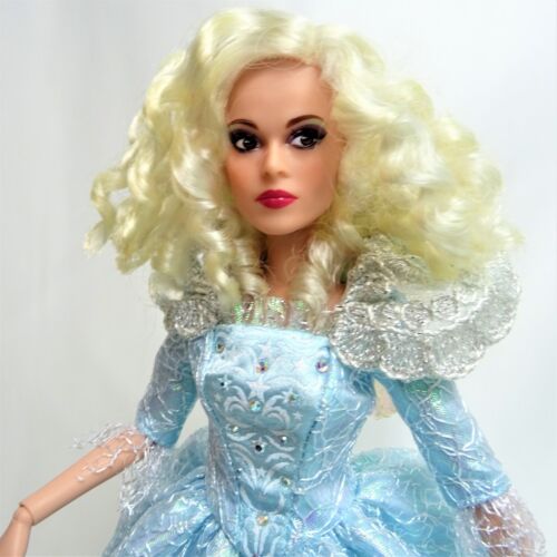 Disney Live Action Cinderella Fairy Godmother Doll New out of Box - Afbeelding 1 van 8