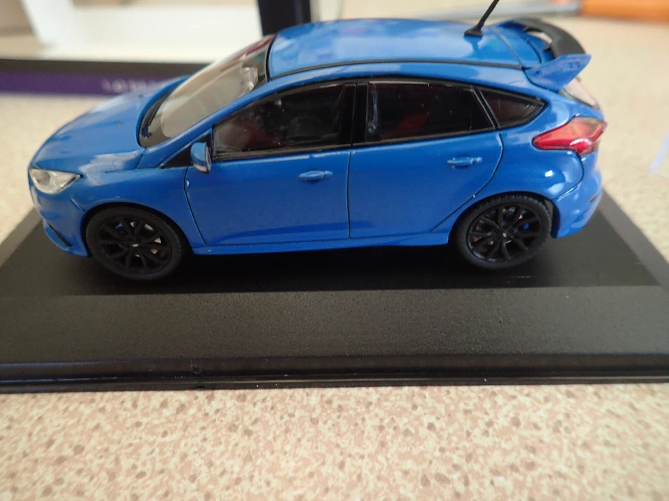 Vanguards VA15301 1:43 Ford Focus MK3 RS Nitrous Blue Untouched - Image 3 of 4