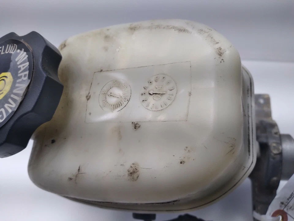 1999-2005 Buick Century cilindro mestre de freio usado fabricante de equipamento original 18016548 - Imagem 3 de 4