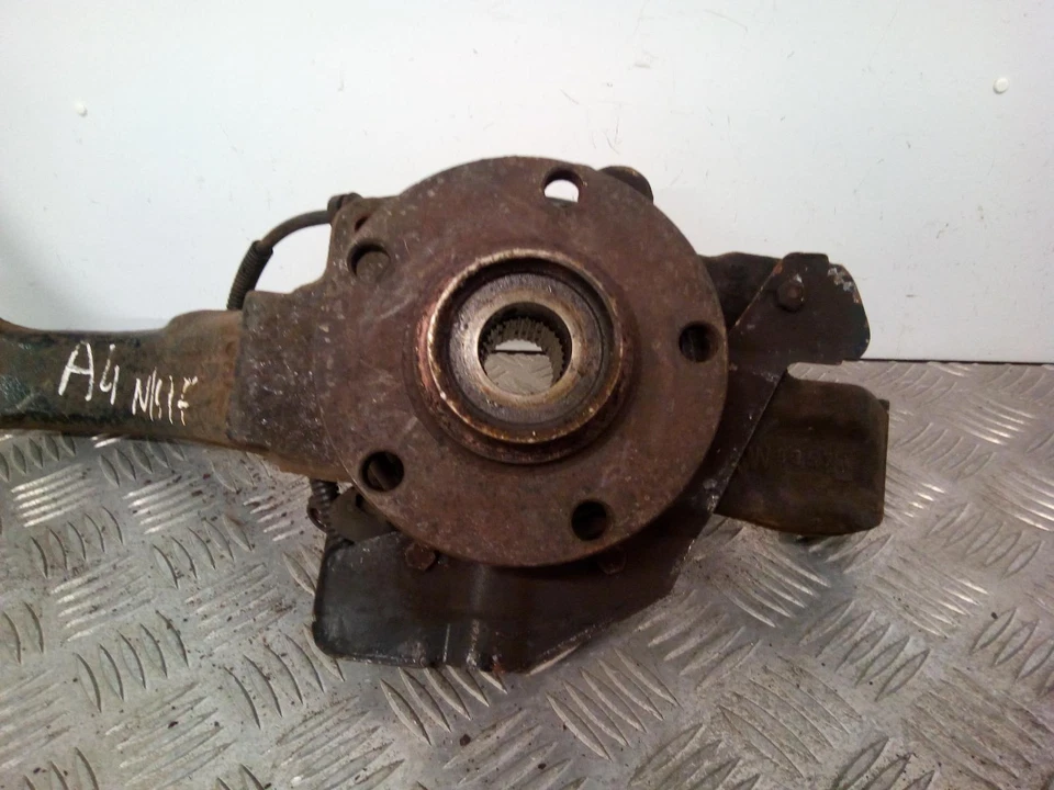 Buje delantero pasajero Audi A4 94-01 Mk1 1.6 gasolina N/S 8D0407257AL 201008 Foto 2 de 4