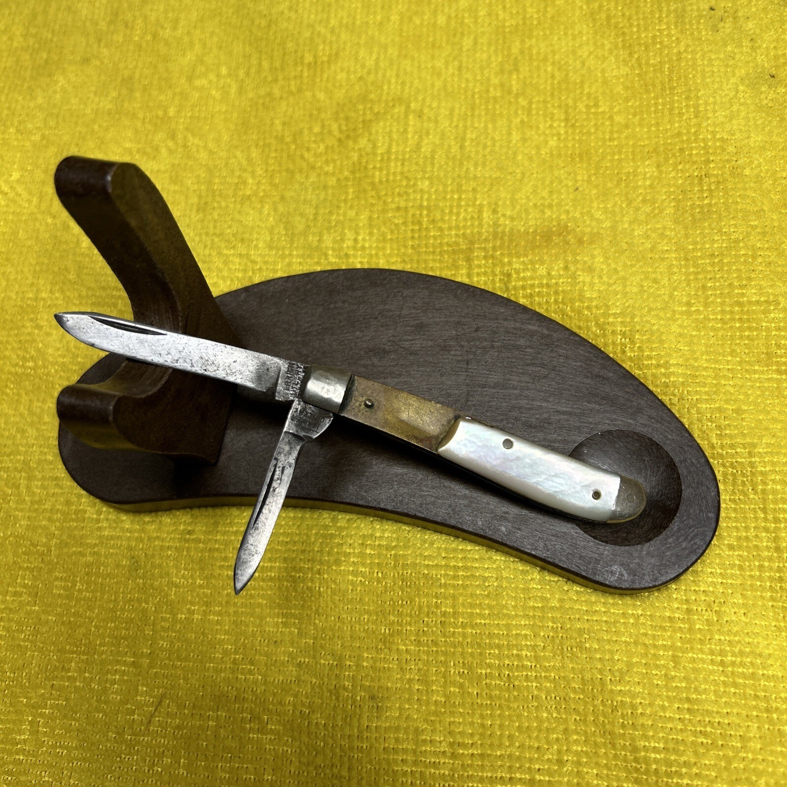 Vintage Robeson Terrier Cutlery Mother Of Pearl Dogleg Jack Knife