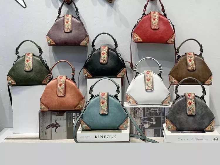 LOUIS VUITTON, Luxury Handbags, 2020