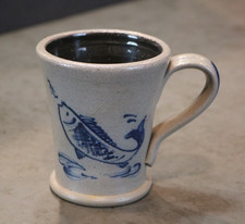 VTG 2001 ROWE POTTERY FISH MUG 4" CROSS STAMP CAMBRIDGE WI