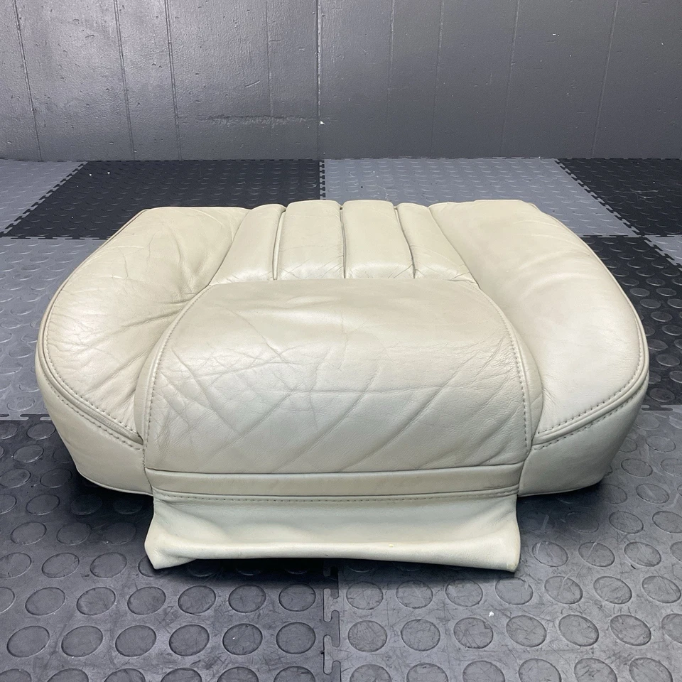 2008-2014 沃尔沃 XC90 右前乘客侧下座垫 原始设备制造商 — 第 3/4 张图片