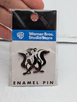 VTG Warner Bros Enamel Pepe Le Pew & Penelope Push Back Pin 1998 Cartoon Network