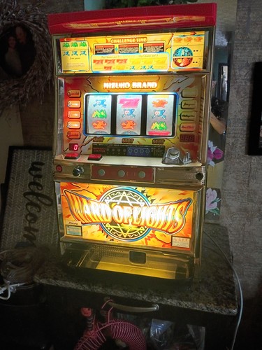 Mizuho Japanese Ward Of Lights Slot Machine WITH COINS!!!