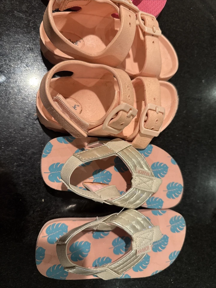 Bundle Of 3 Pairs Of Little Girl Size 7 Flip Flop Sandals Shoe Mixed Brand - Image 3 of 4