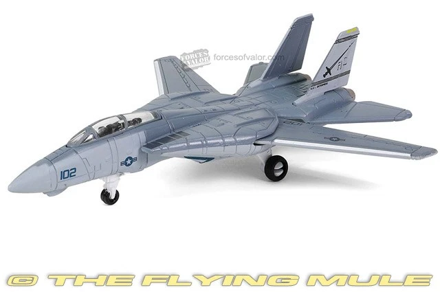 Forces of Valor 1:200 F-14A Tomcat USN VF-32 Swordsmen AC102 w/Carrier Deck - Image 4 of 4