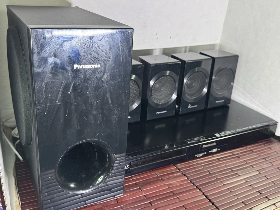 Sistema de cine en casa Panasonic SA-BTT190 Blu-Ray + 4 altavoces/sub - sin control remoto Foto 2 de 4