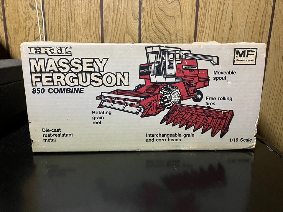 1/16 ERTL Massey Ferguson 850 Combine With 2 Heads NIB Imperfect Box - Image 4 of 4