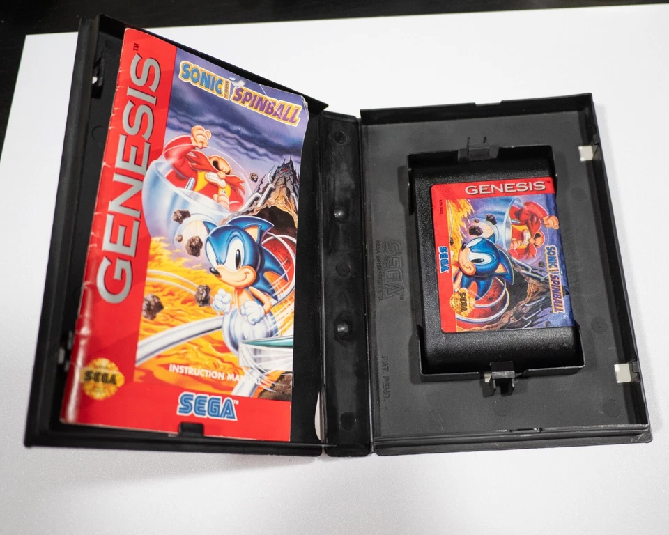 Sonic Spinball (Sega Genesis, 1993) CIB Complete *broken case* Tested Clamshell - Image 2 of 4