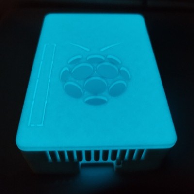 Raspberry Pi 5 Gehäuse Nachtaktiv RPI5 Glow In The Dark Blue, schwarz / weiß