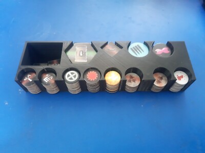 Mantic's Deadzone V3 Token Holder Organizer hält XX Token