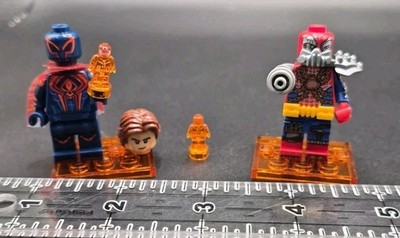 LEGO Miguel O'Hara Spider-Man 2099 & Cyborg Spider-Woman 71050 CMF Bundle Open