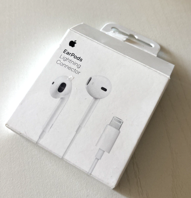 Apple EarPods Lightning Connector In Ear Canal A1748 MWTY3AM/A