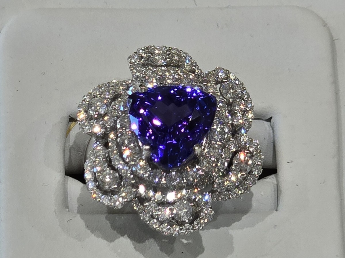 Floral Design Triangle Deep Purple Tanzanite Diamond Ring in 18k