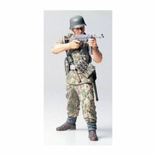 TAMIYA 36303 WWII German Elite Infantry Man 1:16 Military Model Figure Kit