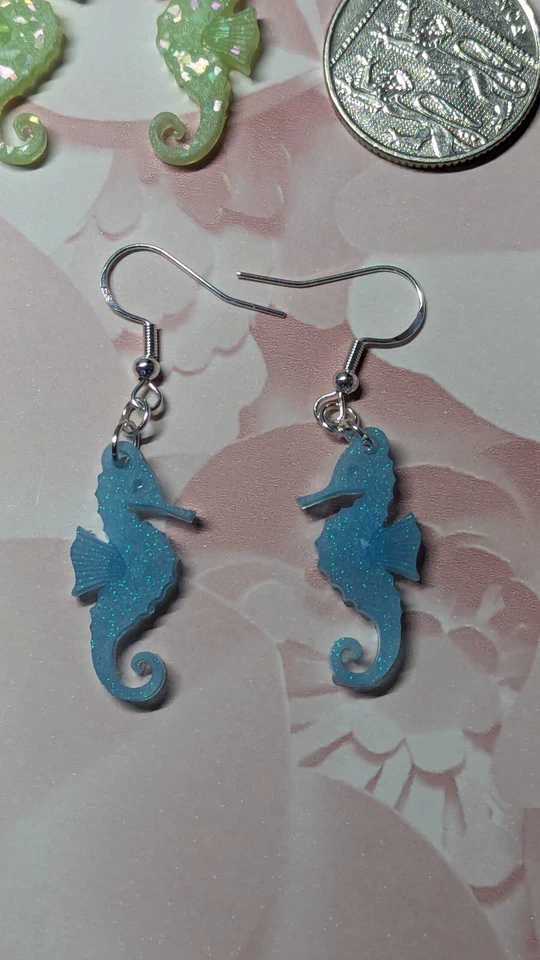 Pendientes de caballito de mar. Hecho a medida - resina/plata de ley. P&P gratis. animal marino Foto 4 de 4