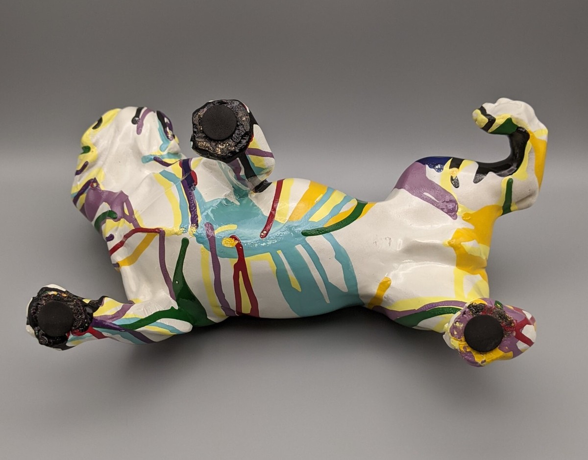 Interior Illusions Graffiti Bulldog w/ Leg Up, 10
