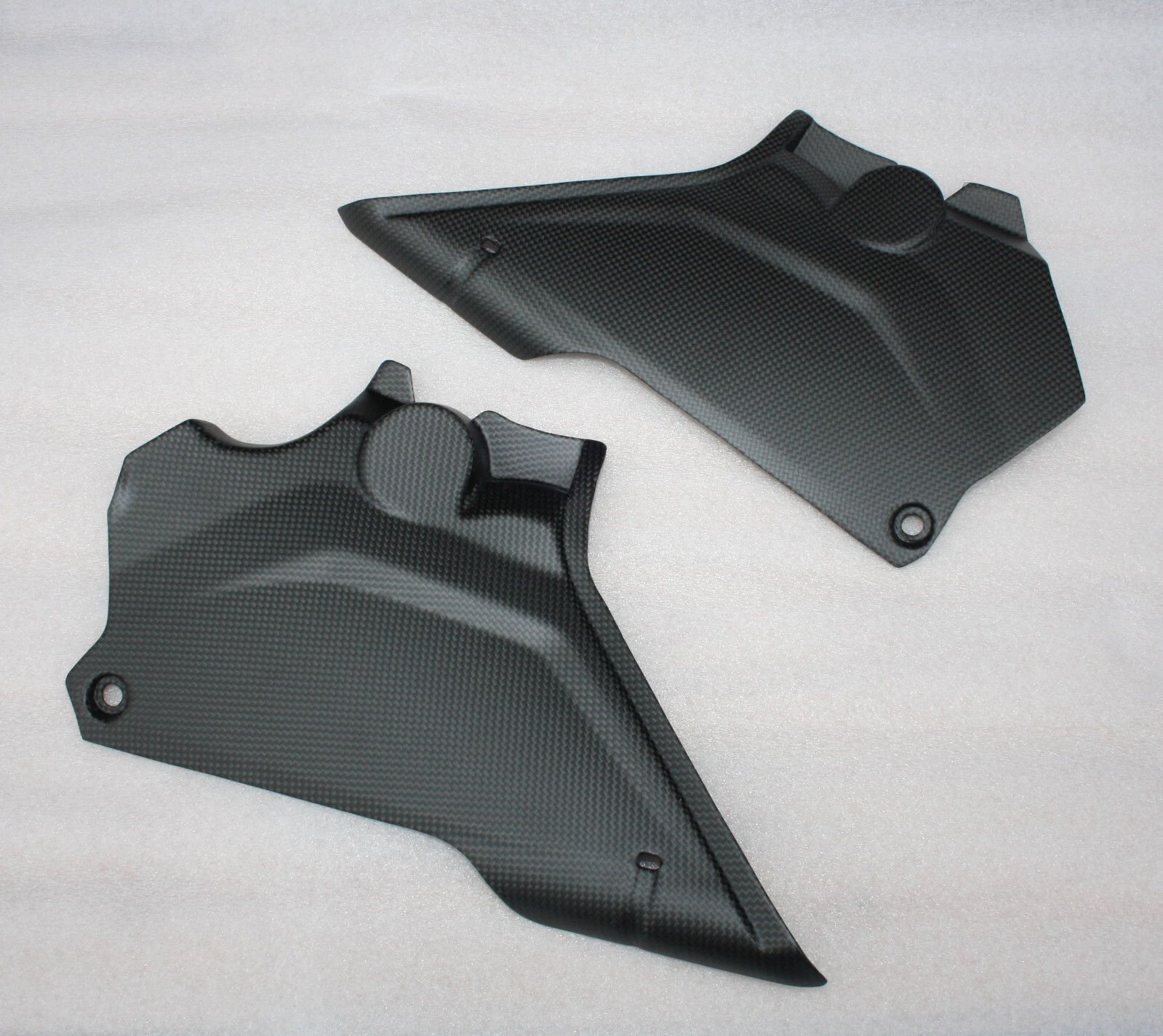 Caches sous selle Ducati Desert X en carbone mat de qualité supérieure