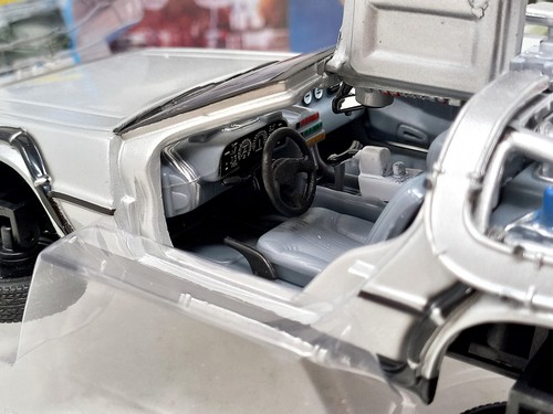 WELLY 1:24 / DELOREAN DMC-12 Time Machine Back to the Future II / Original Box - Imagen 9 de 19