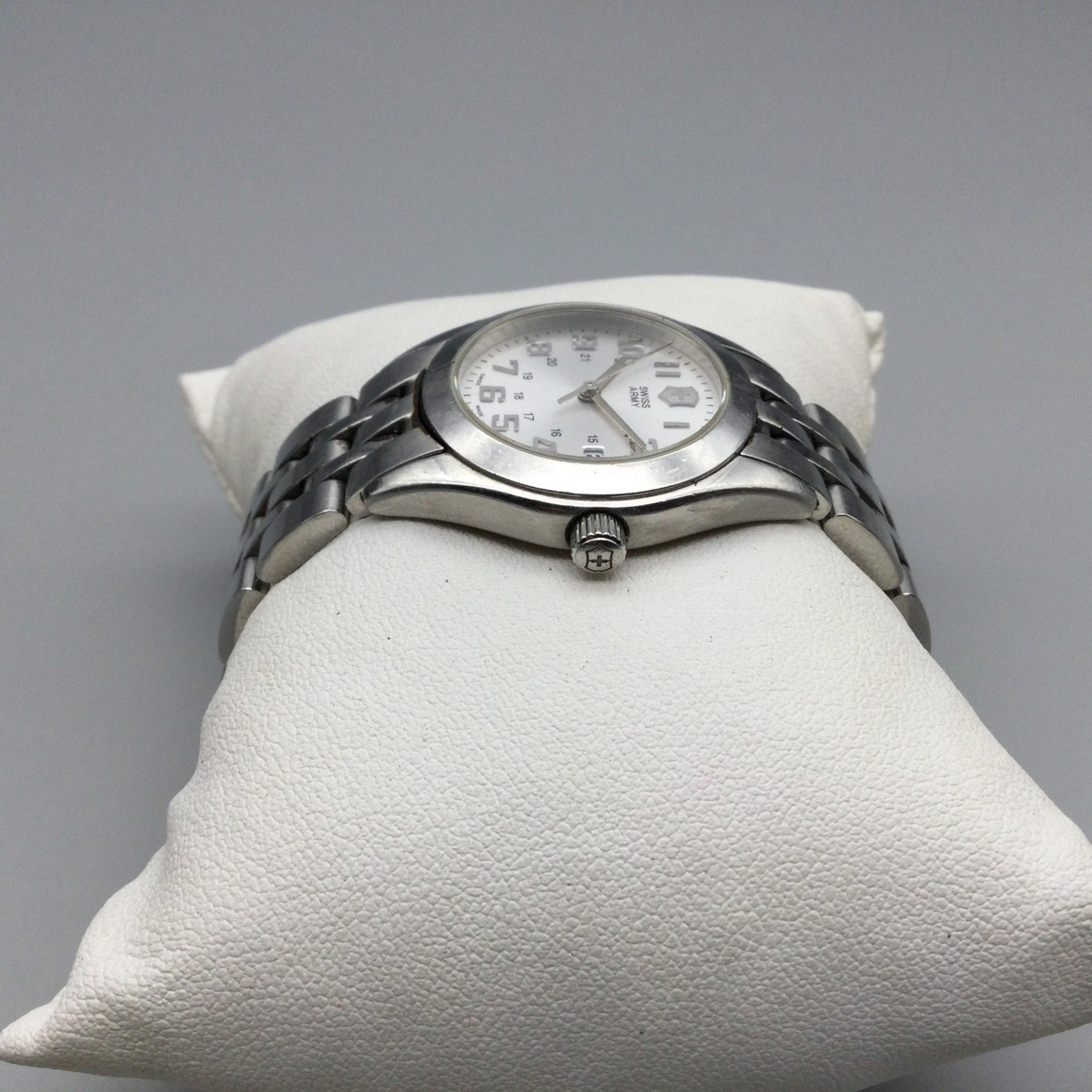 Victorinox Swiss Army Made Watch Women 28mm Silver Tone Date  display picture 1