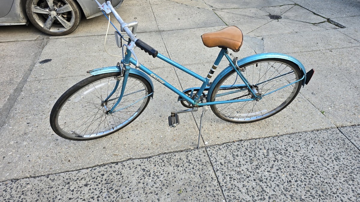Vintage Raleigh 3-speed Road Bike