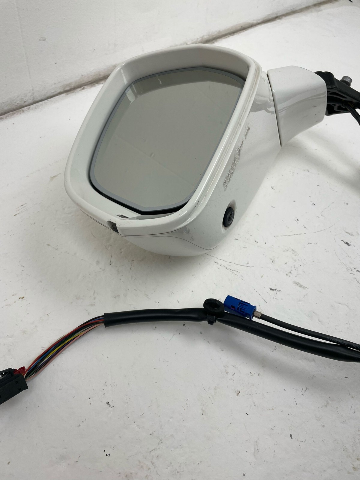 2015-2020 BENTLEY BENTAYGA OEM Front Right Passenger Door Mirror Assembly White