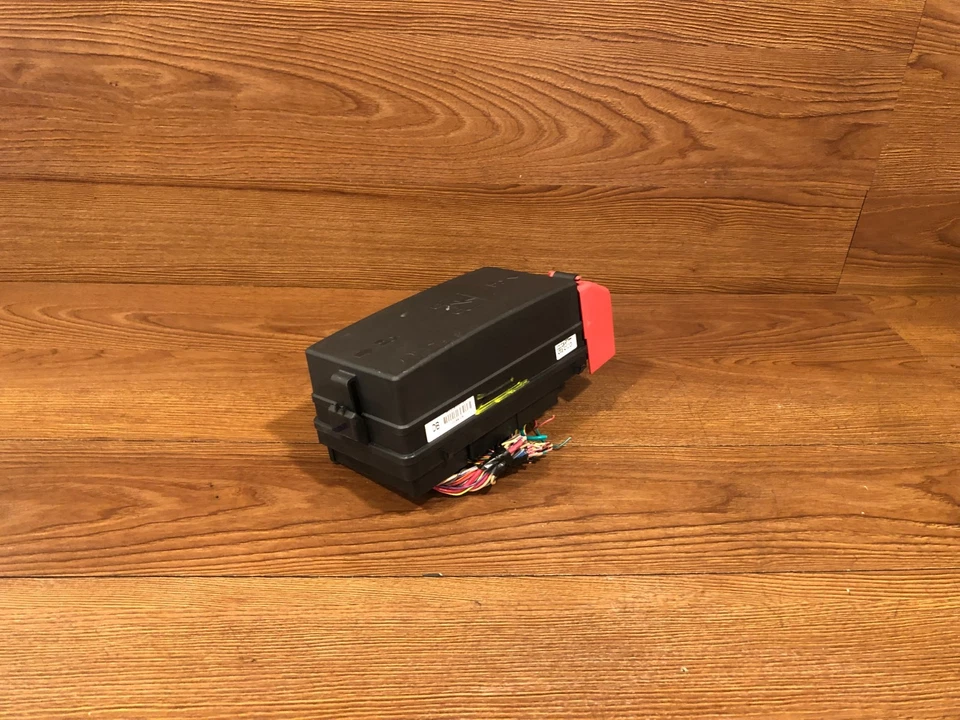 2008 - 2011 年 BUICK LUCERNE 凯迪拉克 DTS 后保险丝继电器模块盒座椅下原始设备制造商 3 — 第 2/4 张图片