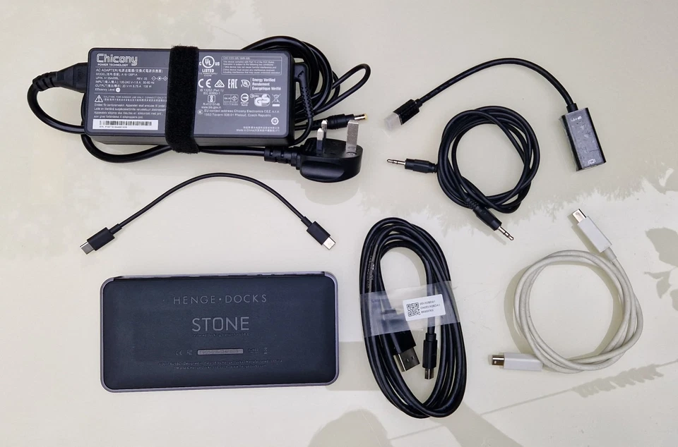 Henge MacBook Docking Station USB-C Stone HD01TAUSBC - Up to 87W Charging - Image 2 of 4