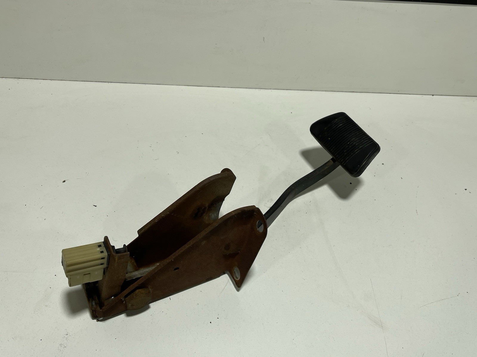 Automatic Brake Pedal Lever Bracket Assembly + Sensor 97-06 Jeep TJ Wrangler thumbnail 5