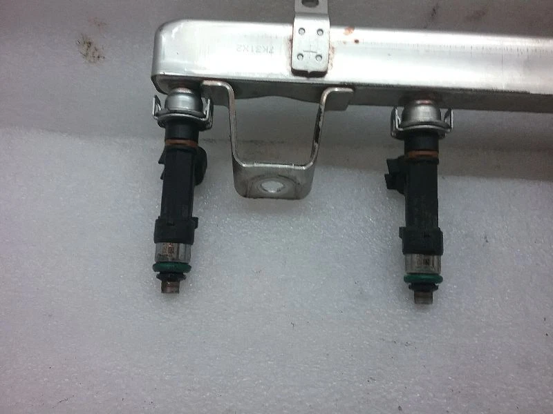 Ford Fusion 2008 6E5G-BD 4 inyectores de combustible con línea 2,3 L uHO87 Foto 2 de 4