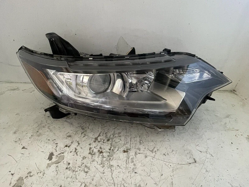 2017-2024 MITSUBISHI OUTLANDER RIGHT RH PASSENGER SIDE HEADLIGHT OEM HALOGEN