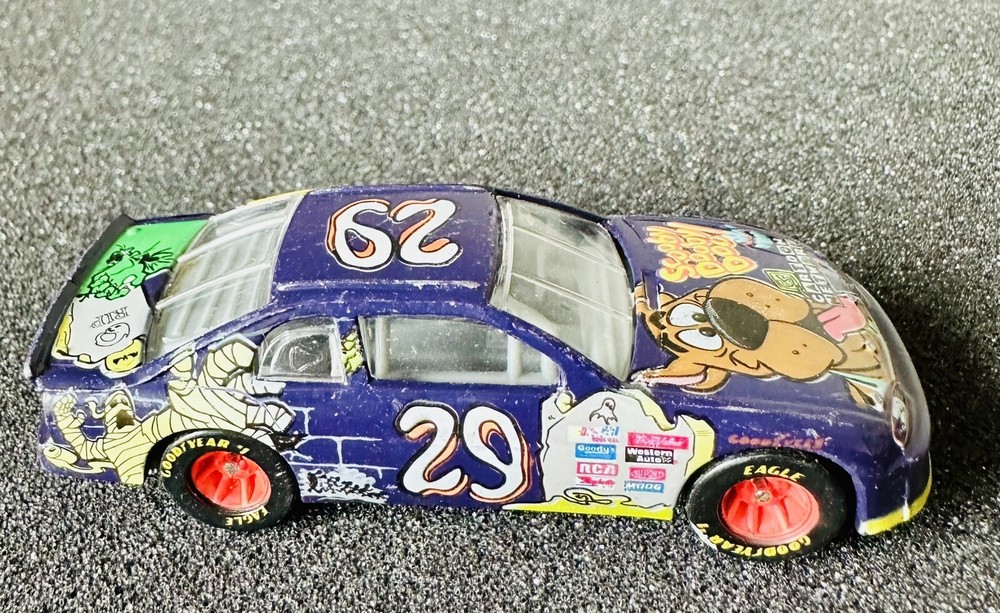 Robert Pressley #29 Scooby Doo Monte Carlo NASCAR Diecast Car Miniature Racing