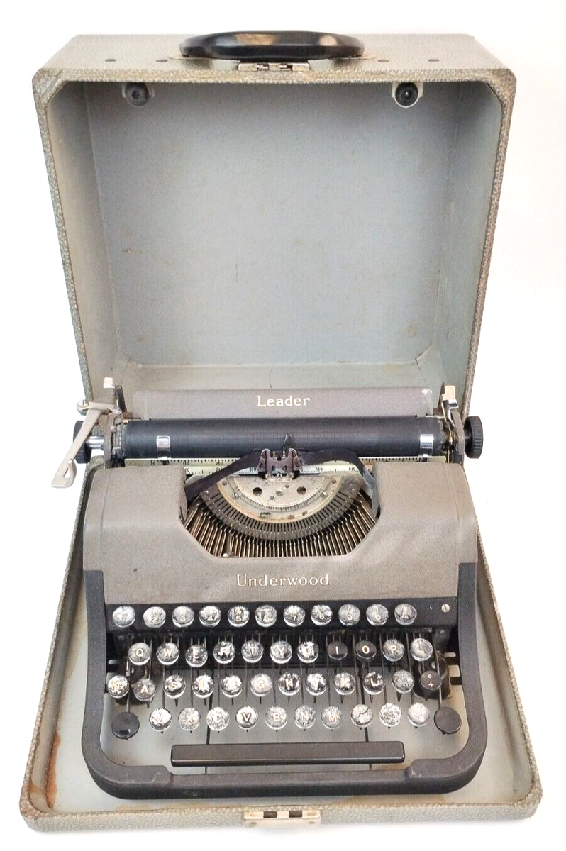 1942 Underwood Leader Portable Typewriter L149717 w/Case *WORKS