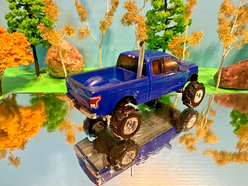 1/64 Custom Lifted 2016 Ford F-150, Rear Pipe, Extended Cab, G5 Lift Greenlight - Image 3 of 3