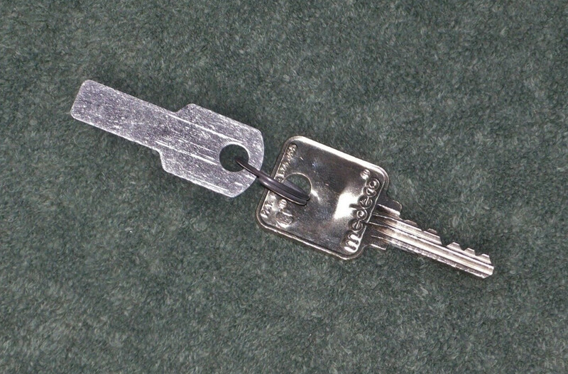 Medeco Commercial Coin-Op Laundry Maytag Coin Box Key 7F 72924 ~ New Old Stock