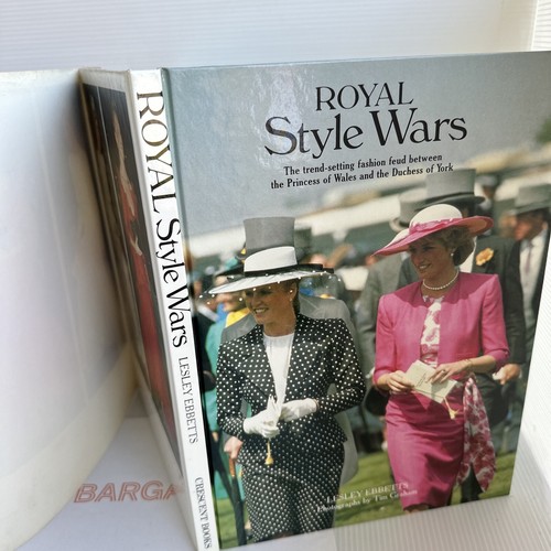 Royal Style Wars Adrienne Lowery 1988, Hardcover Princess Diana Sarah Ferguson - Picture 9 of 10