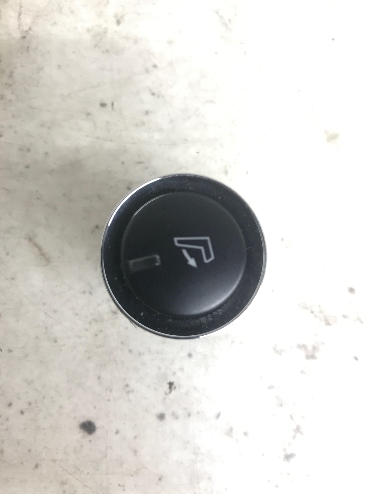 ASTON MARTIN RAPIDE (B) REAR SEAT FOLD DOWN SWITCH BUTTON AD43-14B696-AA OEM