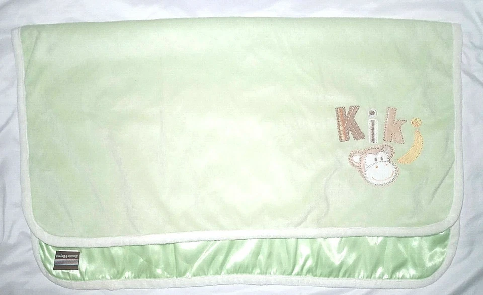 Mantas And & Beyond Manta Bebé Verde Satinado Trasero Kiki Mono Difícil de Encontrar Lovey Foto 3 de 4