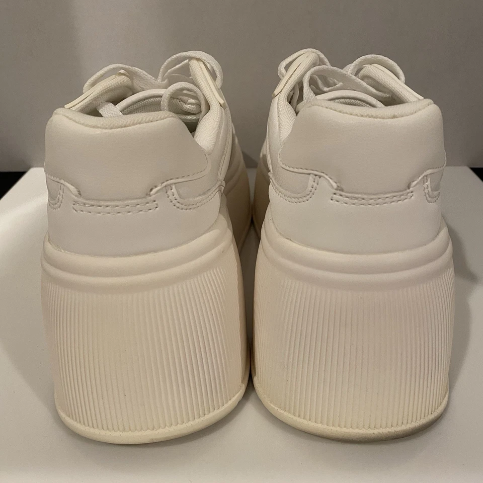 Zapatillas blancas elevadas Zara para mujer talla 6,0 EE. UU. Foto 3 de 4