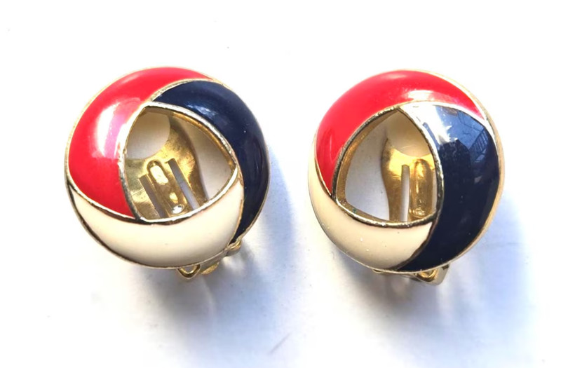 REAL Vintage Red White Blue Enamel Clip-on Earrings Patriotic Jewelry .75"