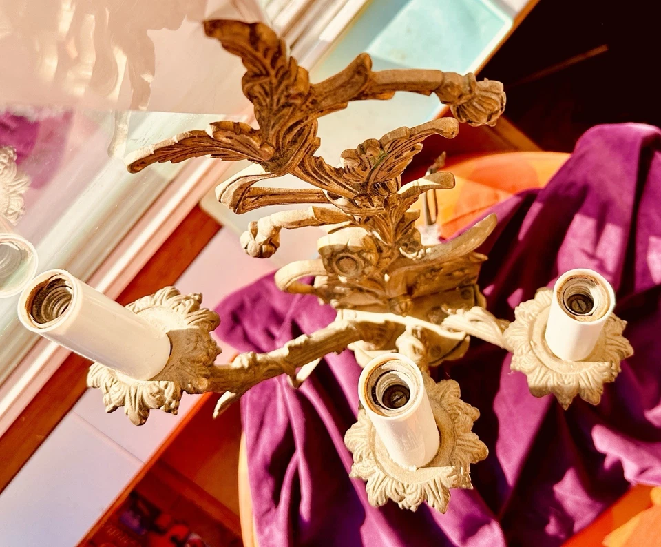 Vintage CAST BRASS 3 ARM ELABORATE HOLLYWOOD REGENCY ELECTRIC Wall Sconce Light - Image 4 of 4