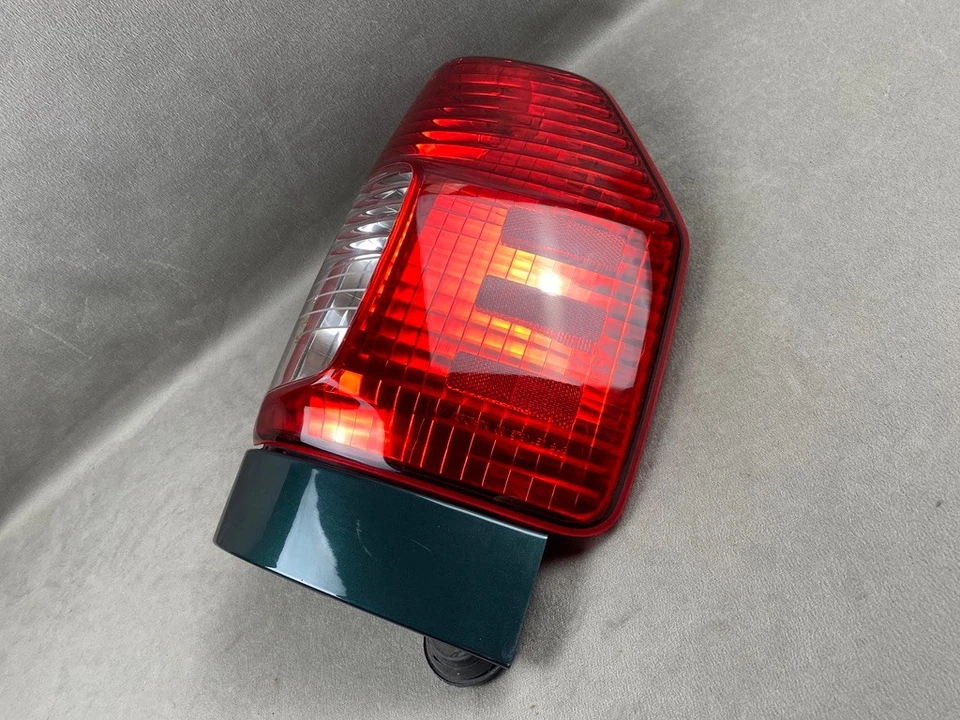 Luz trasera del pasajero derecho Isuzu Ascender 2003-2008 soporte verde Foto 3 de 4