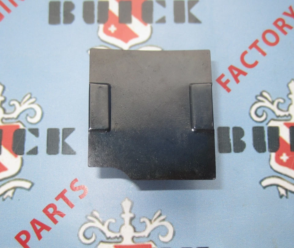 Cubierta de suciedad y polvo Buick Special & Super Timing Hole 1949-1953. OEM #13337540 Foto 3 de 4