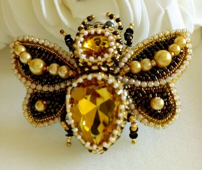 Handgefertigte Brosche großer goldener Schmetterling.Stickerei Kristalle Perlen.Größe7cm-5cm