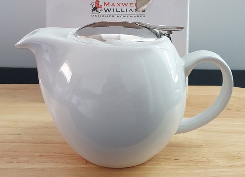 Maxwell & Williams Oslo White Teapot With Infuser 500ml
